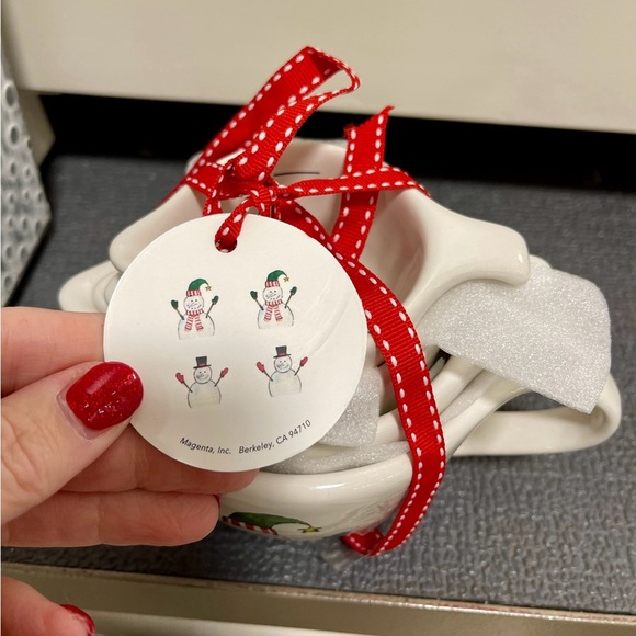 Rae Dunn Christmas Snowman Holiday Ceramic Measuring Cup 4 piece Set NWT - Picture 4 of 5